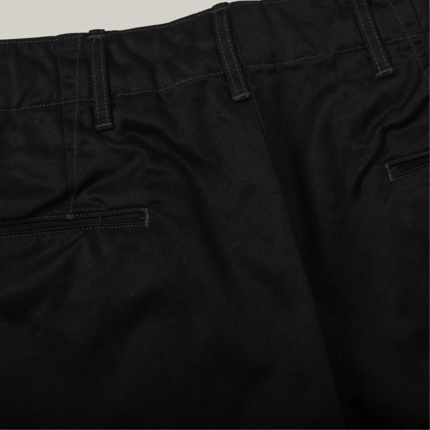 BUZZ RICKSON MILITARY CHINOS 1945 MODEL SHORTS - BLACK