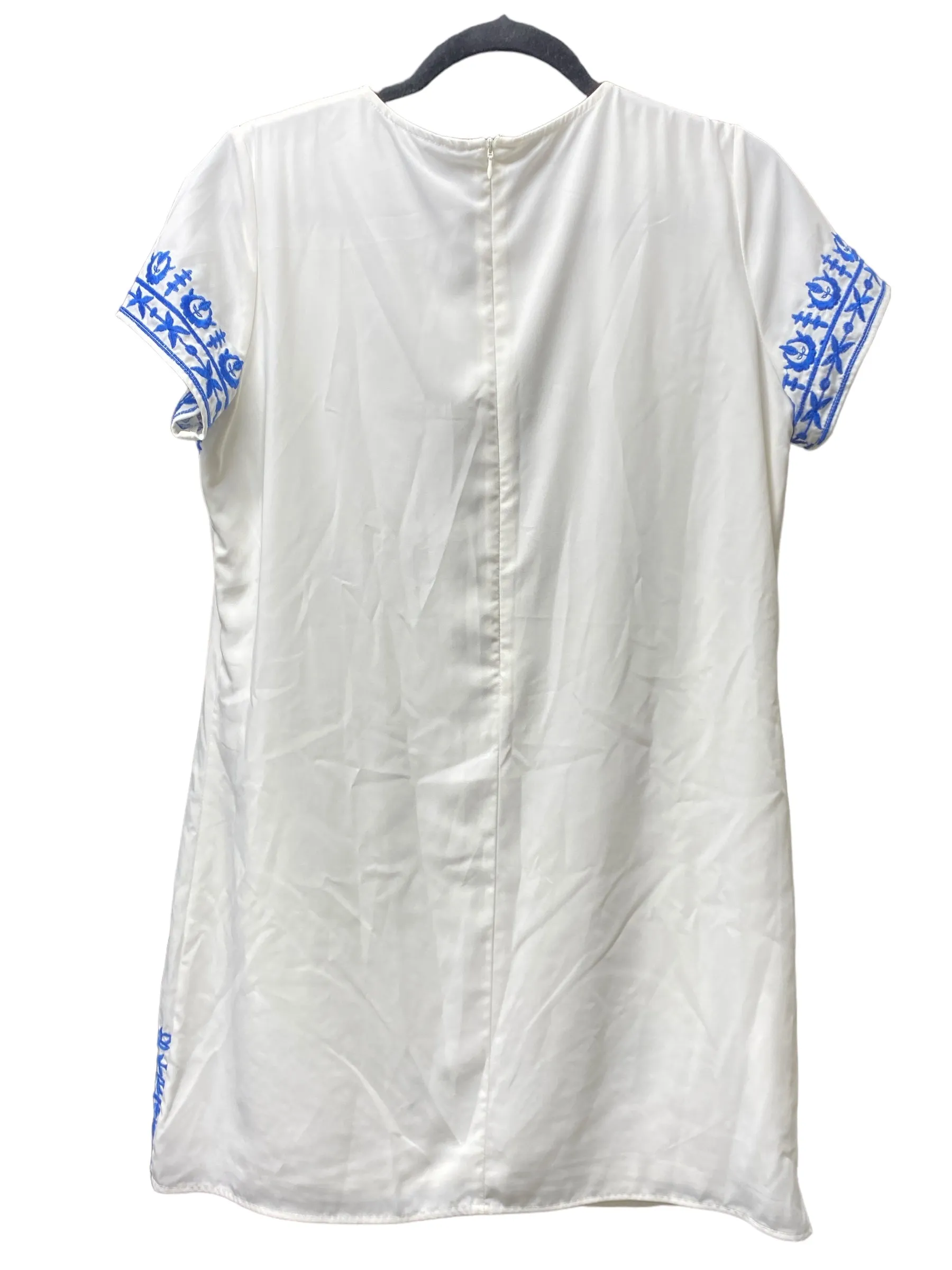 Dress Casual Short By Clothes Mentor In White, Size: L